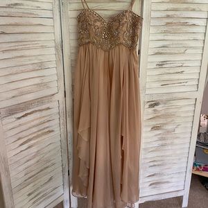 Flawless long prom or bridesmaid dress.